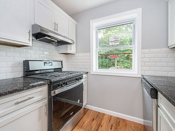 3rd image of 378 Valley St #6A