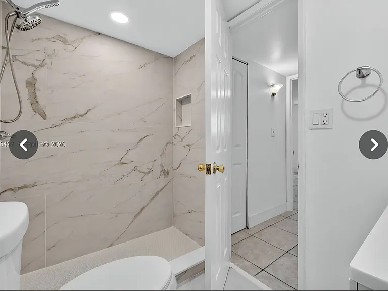 606 W 81st St #302 — Photo 12