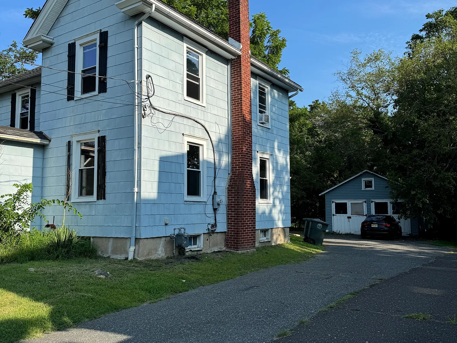 215 E High St — Photo 3