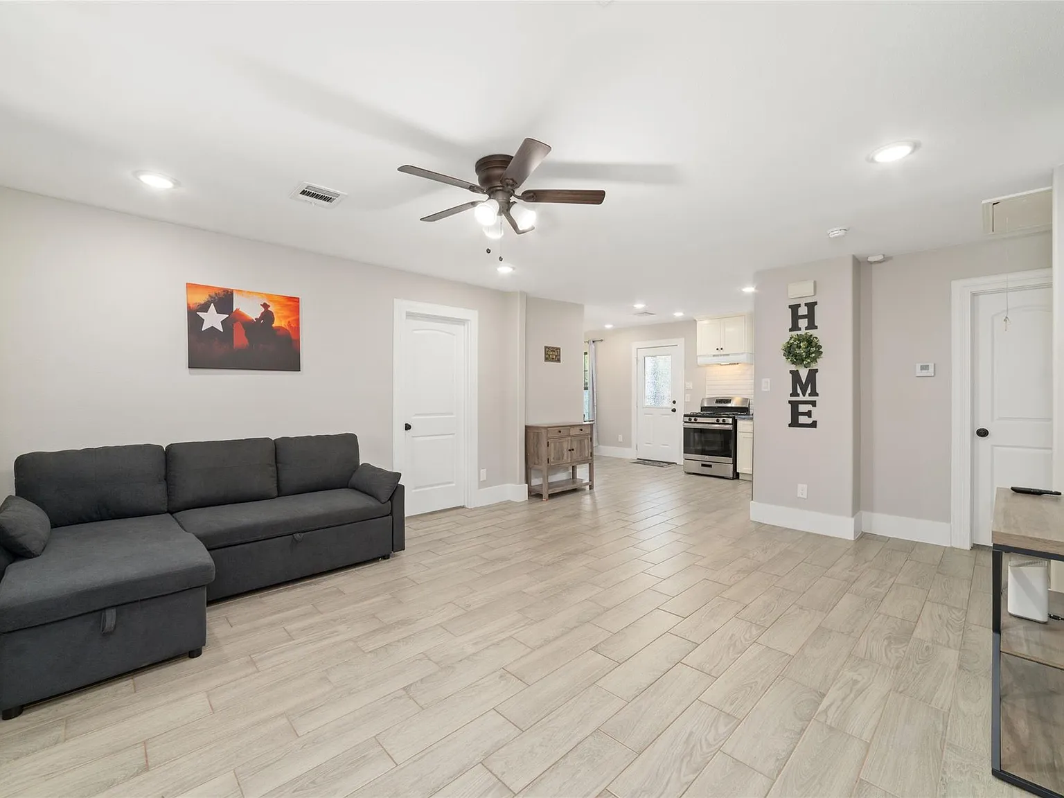 4 bed, 3.0 bath, 1168 sqft, $2,100 — Photo 2