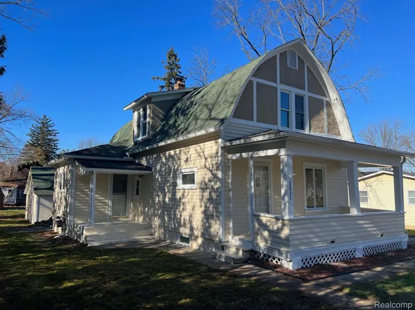 6831 Saginaw St, North Branch, MI 48461