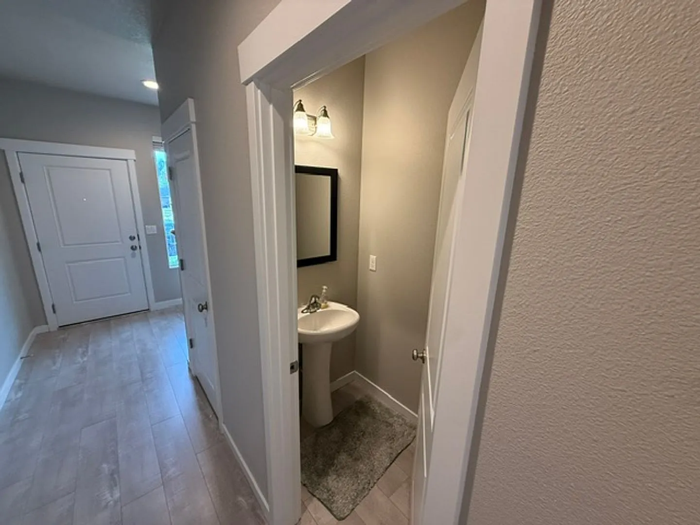 Air Conditioned 3 Bed 2.5 Bath — Photo 4