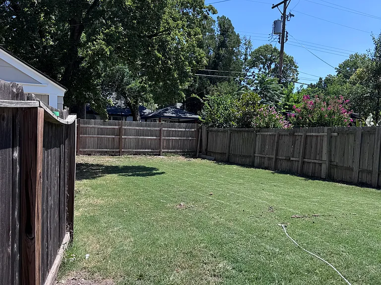 238 N Bleckley Dr — Photo 14