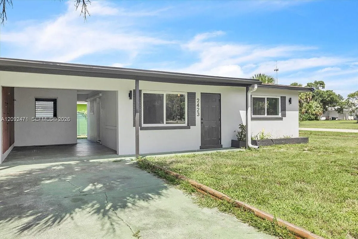 2 bed, 1.0 bath, 698 sqft, $1,500 — Photo 1