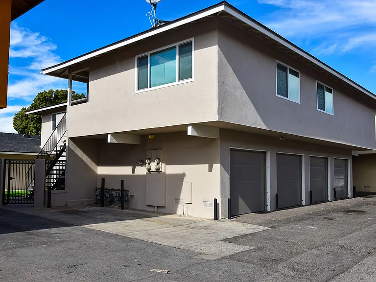 815 N Olive St — Photo 34