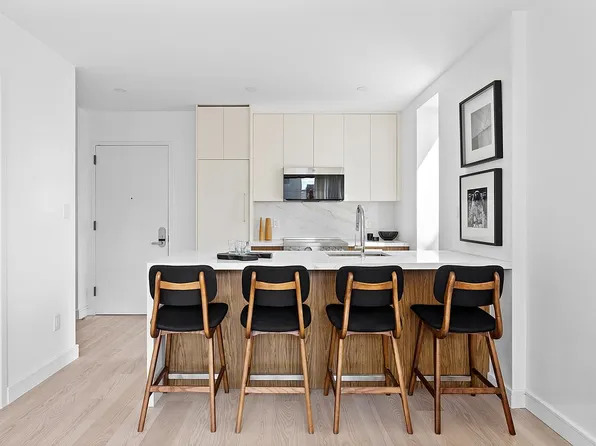 25-88 38th St #2B, Astoria, NY 11103