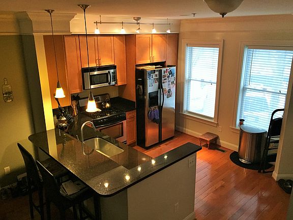 Breakfast bar in Kitchen 