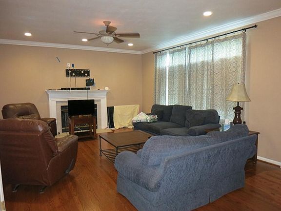 3rd image of 2915 Edgefield Cir
