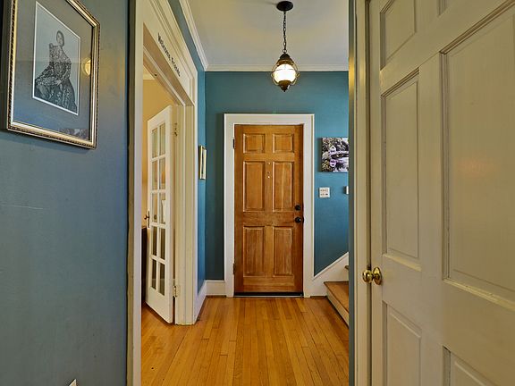 3rd image of 905 Norwood St