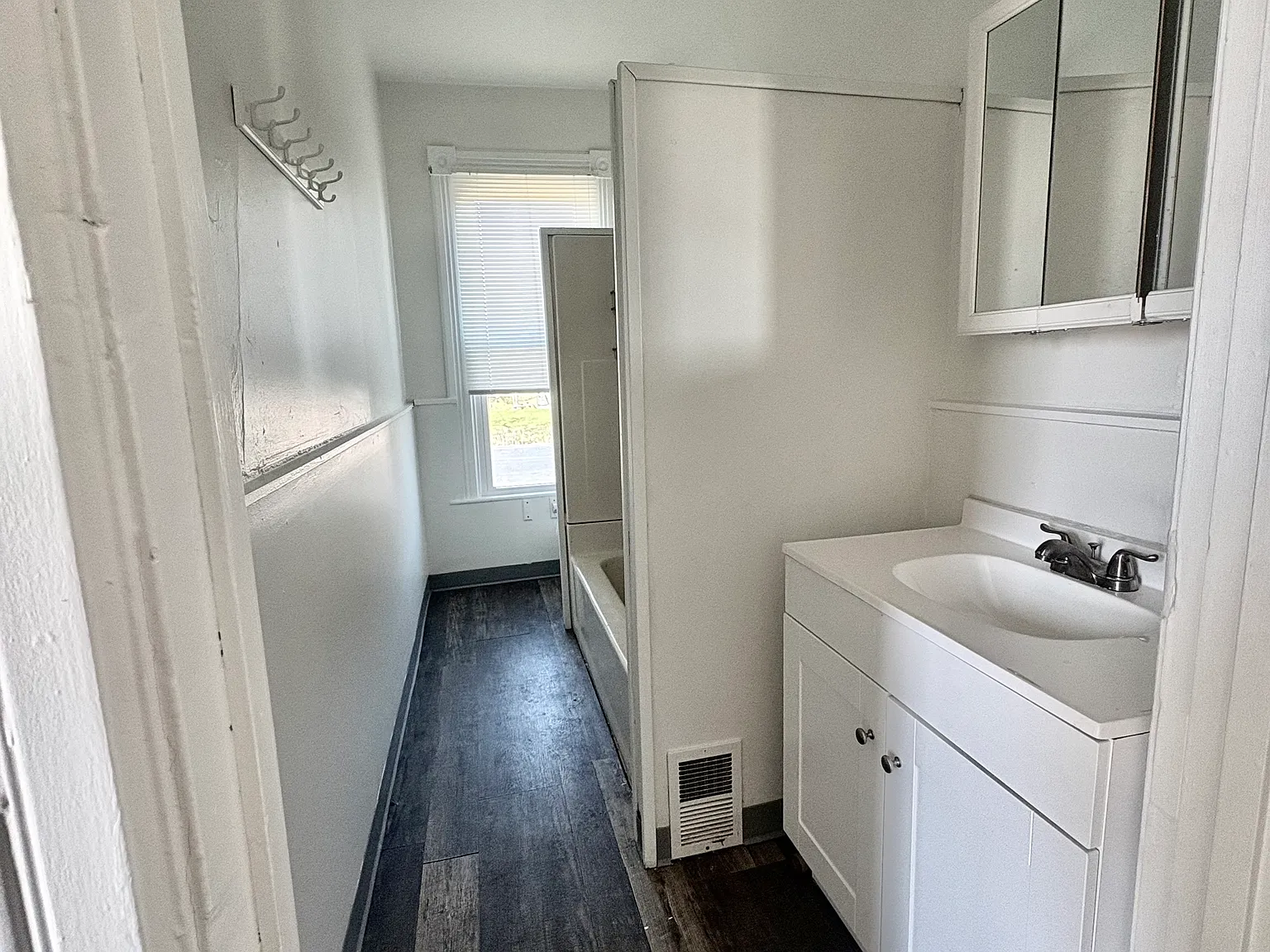 2 bed, 1100 sqft, $900 — Photo 4