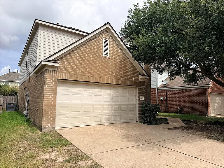 15423 Fir Woods Ln — Photo 3