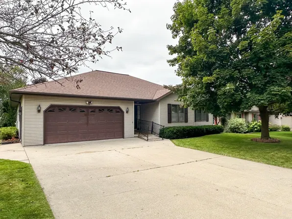 302 Farwell Rd, Beaver Dam, WI 53916