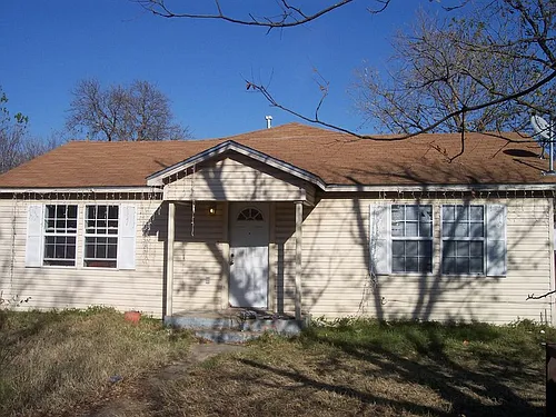 1009 Victoria St Photo 1