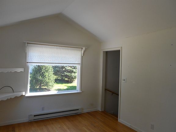 3rd image of 941 Rosewood Dr