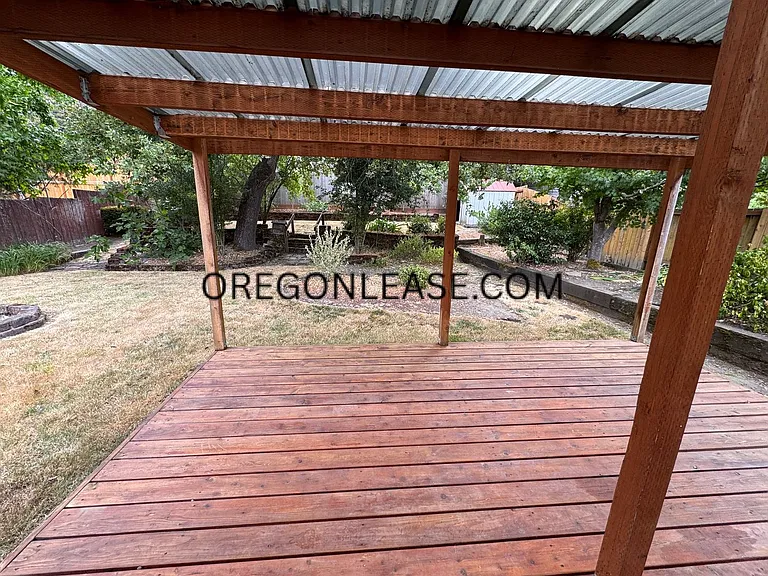 3315 University St — Photo 13