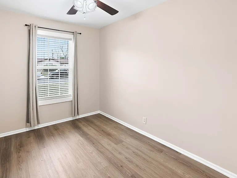 115 Harcourt Ave — Photo 14