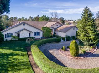 5711 E Silaxo Rd, Clovis, CA 93619