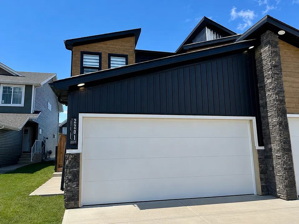 2205 Muckleplum Cres SW #2205