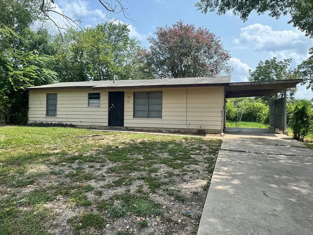 3 bed, 1.0 bath, 946 sqft, $1,100 — Photo 1