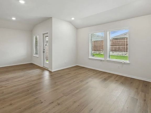 2nd image of 505 Lansdowne Dr