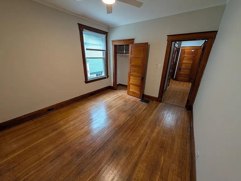 3111 Linwood Ave — Photo 7