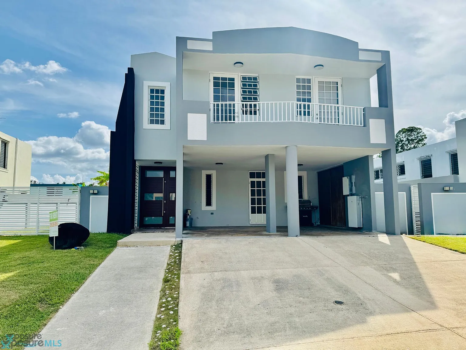 4 bed, 2.5 bath, 2000 sqft, $2,600 — Photo 1
