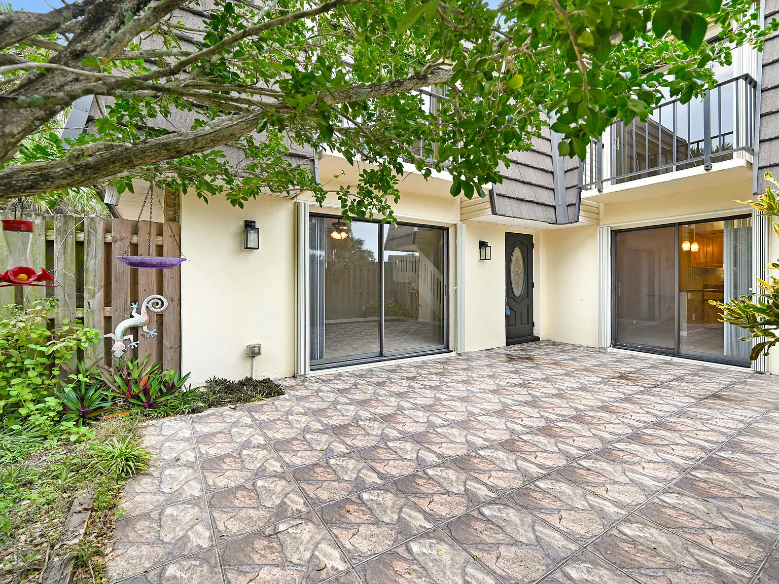 2 bed, 1.5 bath, 1236 sqft, $1,600 — Photo 3