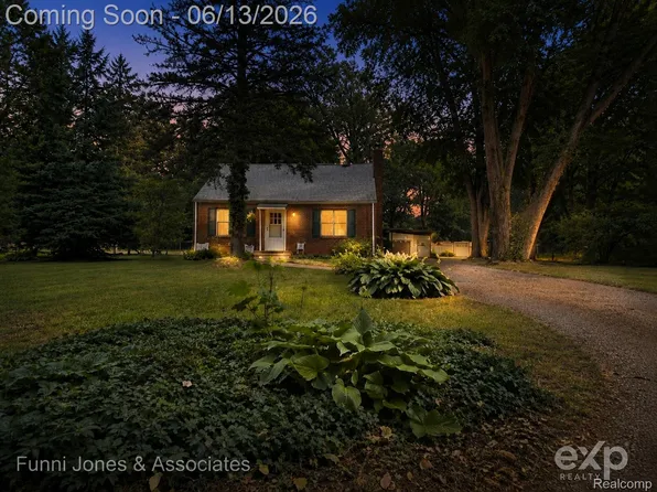9552 Wayne Rd, Livonia, MI 48150