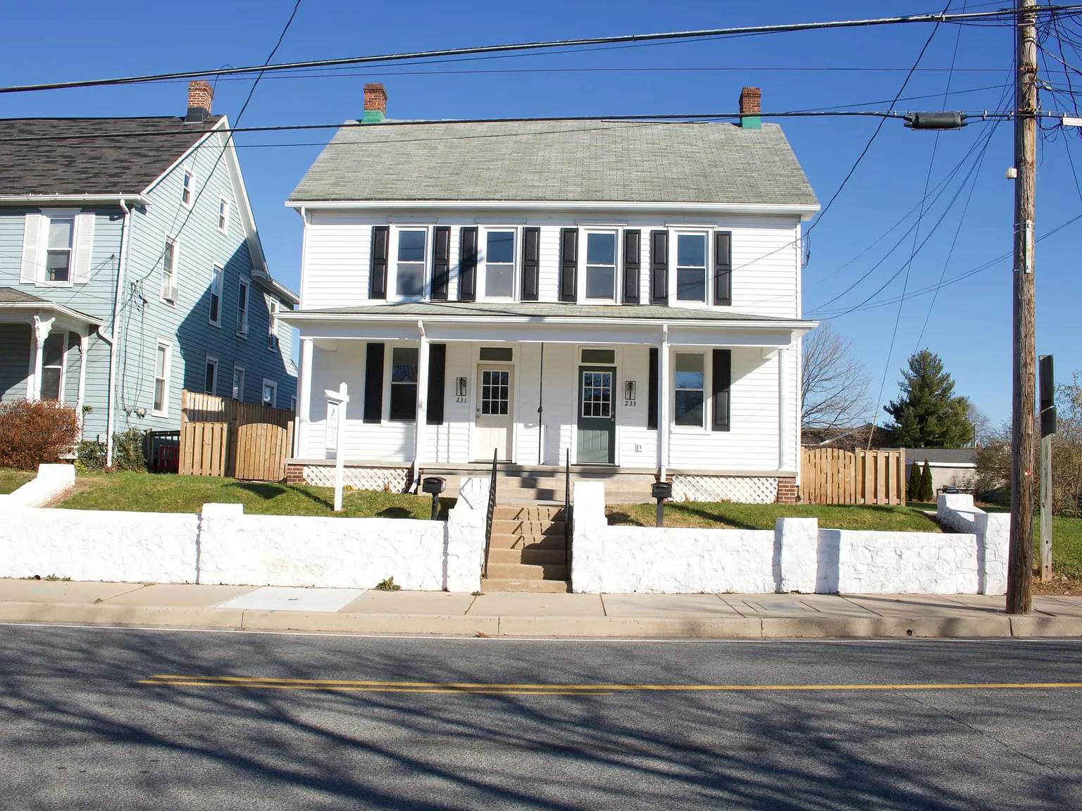 3 bed, 1.5 bath, 1500 sqft, $2,300 — Photo 1