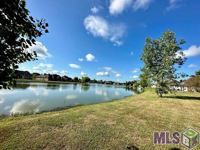 1st image of 303 Lakeshore Dr