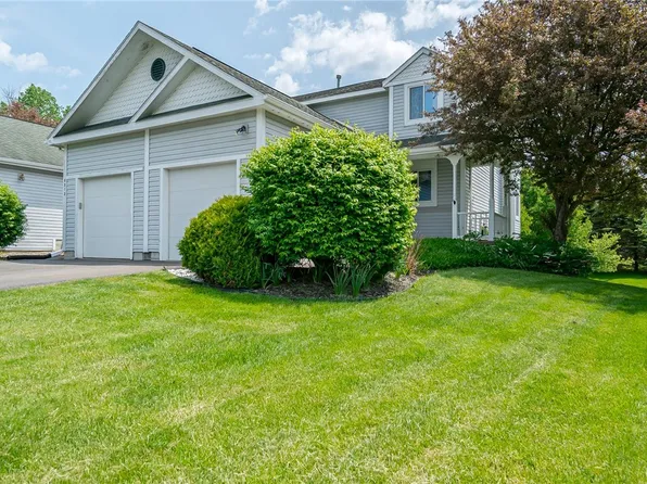 8215 Boatwatch Dr, Baldwinsville, NY 13027
