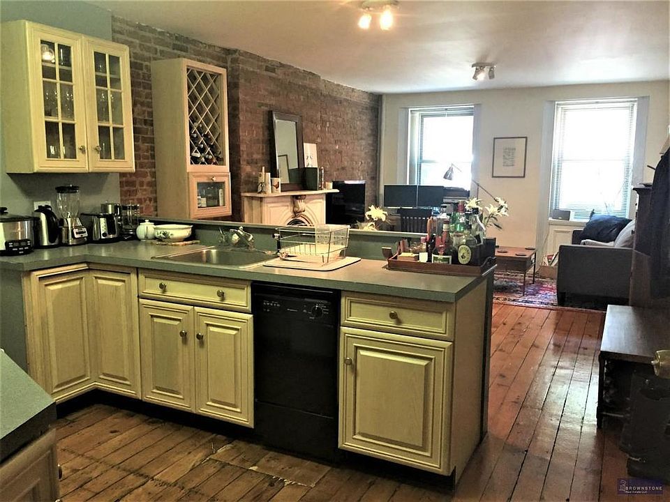 1st image of 387 Sackett St #1