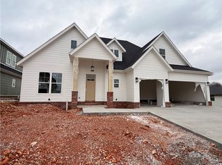 2702 Lunar Ave, Lowell, AR 72745