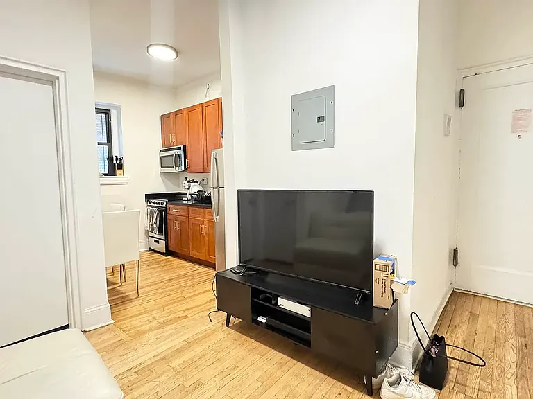 55 E 2nd St #1 — Photo 2