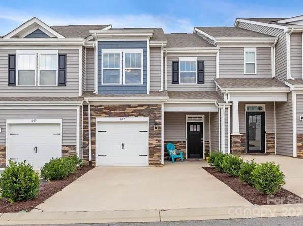 607 Santa Clara Dr, Asheville, NC 28806