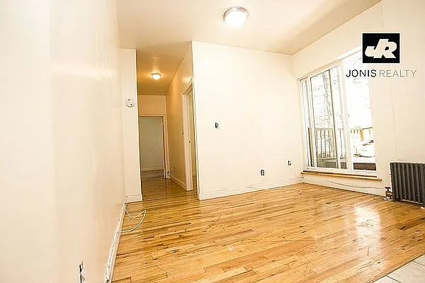 Rented by Jonis Realty | media 9