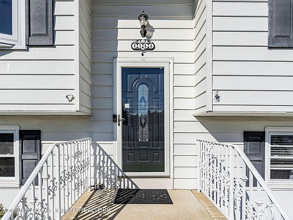4th image of 1144 Windward Ave