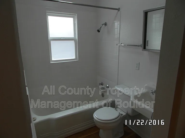 1034 Pratt St — Photo 8