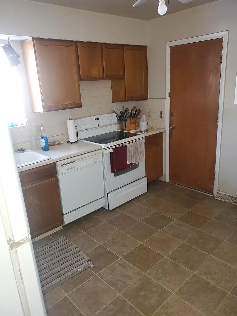 428 E Drake Rd — Photo 4