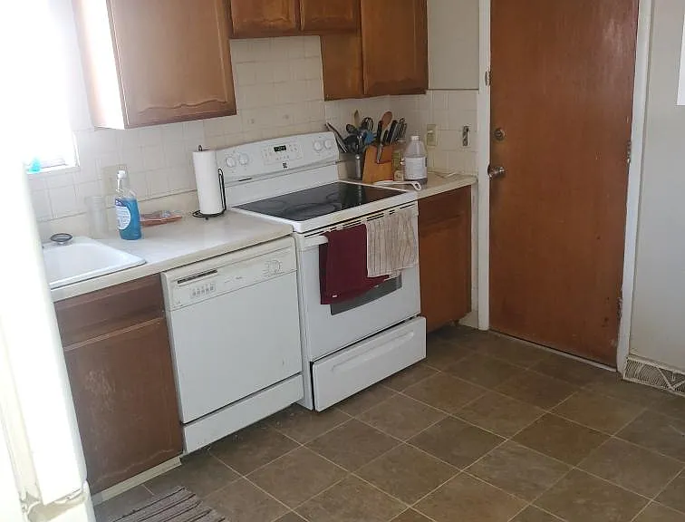428 E Drake Rd — Photo 4