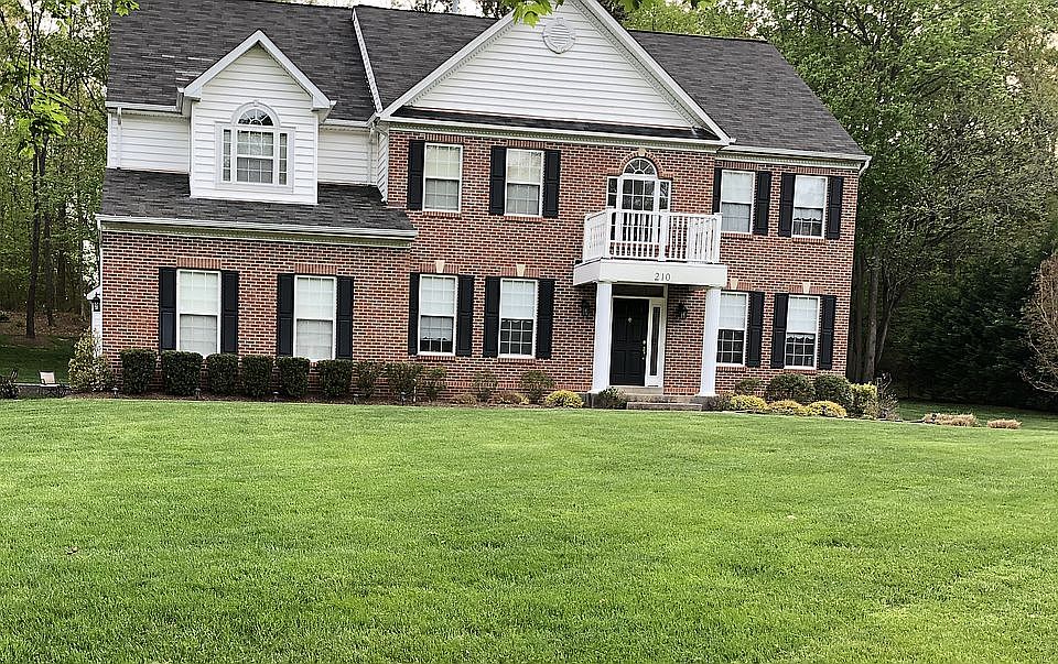 1st image of 210 Maple Creek Ln