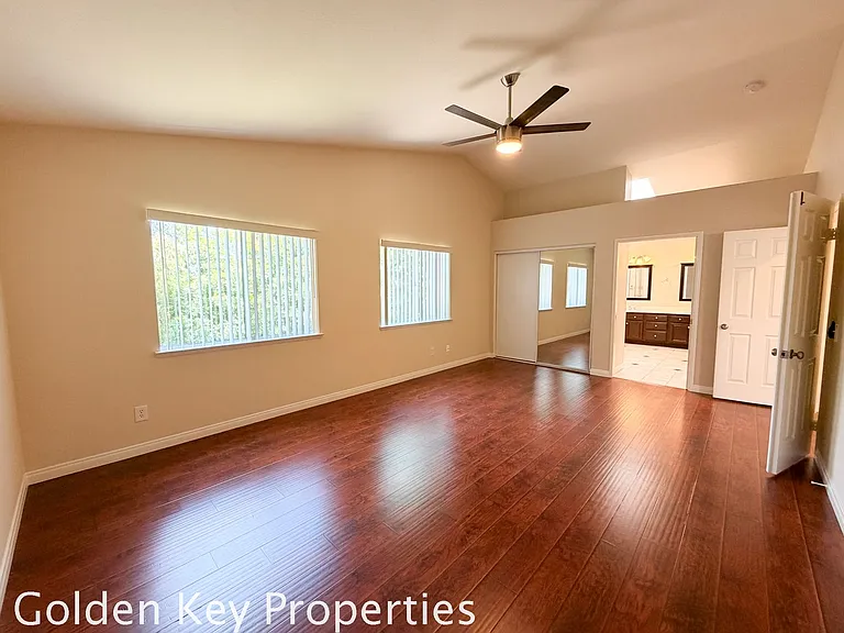 533 Edgewater Ave — Photo 16