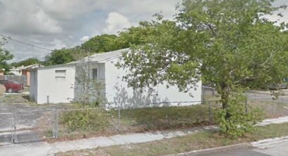 2nd image of 500 47th St