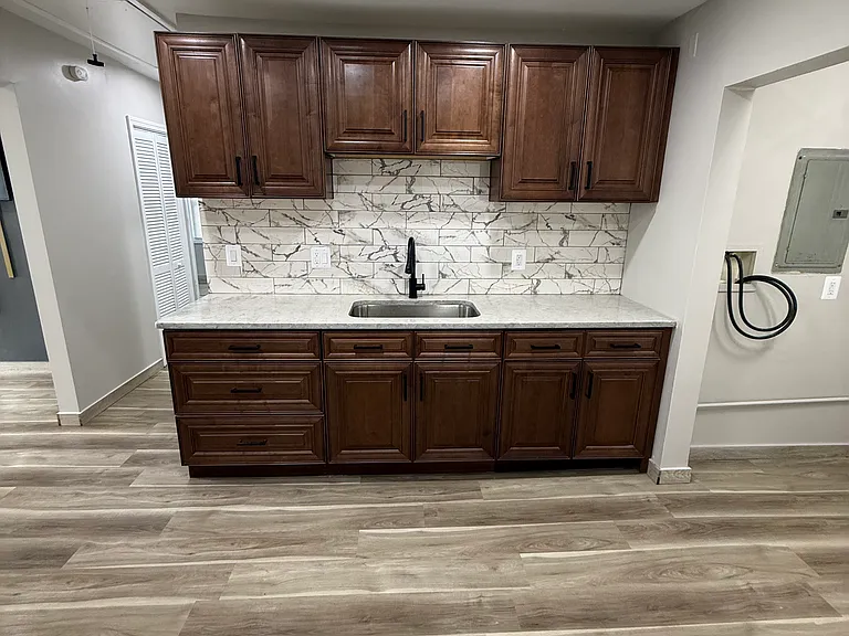 585 E Harwood Ave — Photo 5