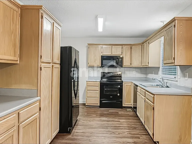 946 George Place Dr — Photo 3