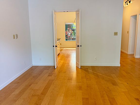 4th image of 625 Lytton Ave #1