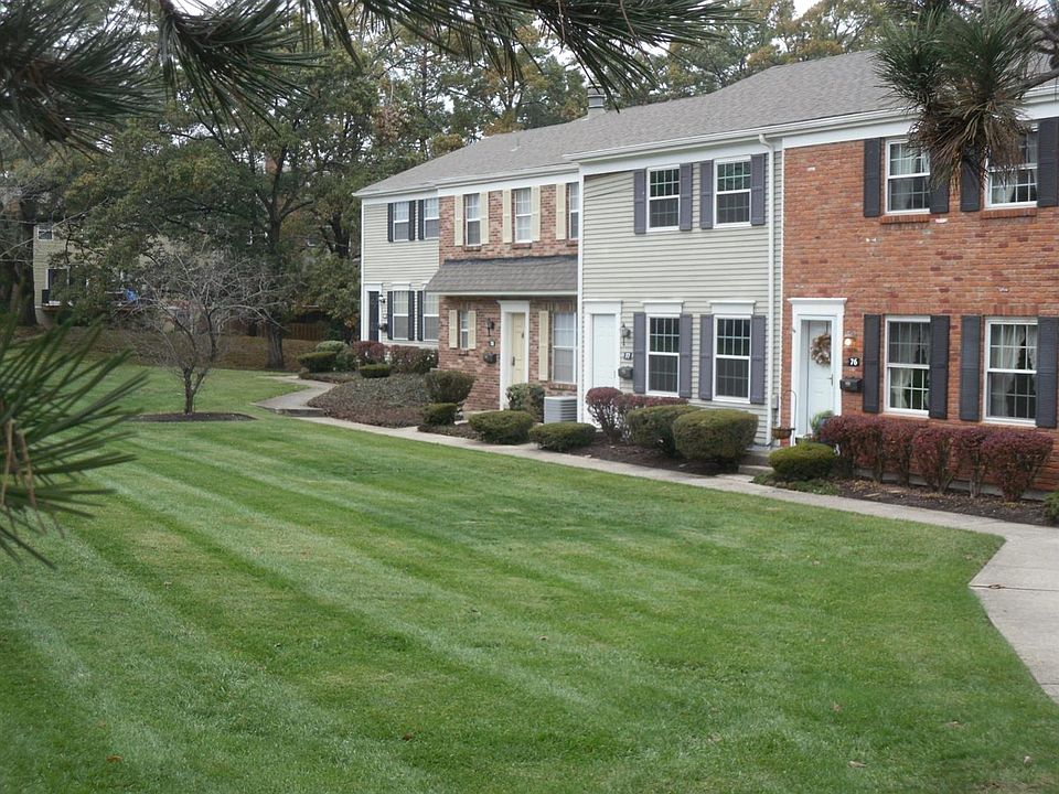 1st image of 77 Applewood Dr #77