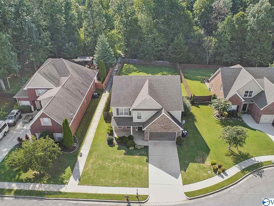 1st image of 121 Thornberry Ln