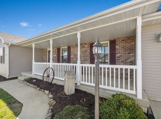311 Zehr Ln, Fisher, IL 61843