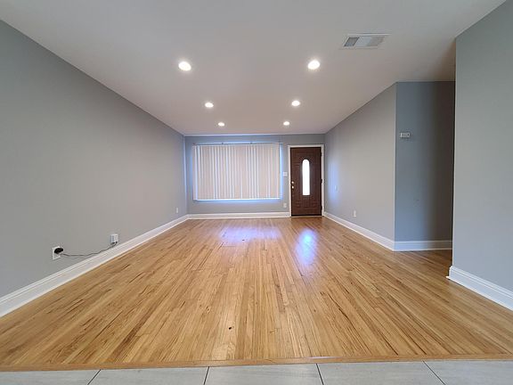 3rd image of 4918 Kingston Way